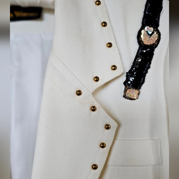 Vintage 90s Chanel-Inspired White Blazer - Picture 6 of 10